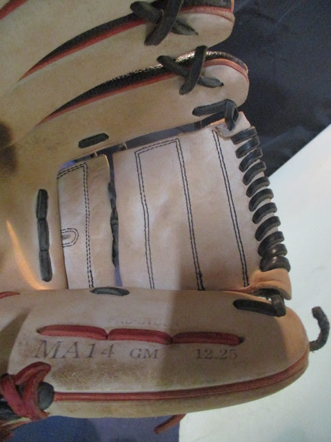 Load image into Gallery viewer, Used Wilson A2000 MA14 12.25&quot; LEFTY Glove
