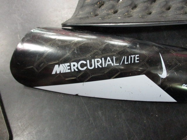 Load image into Gallery viewer, Used Nike Mercurial Lite Size Large Soccer Shin Guards
