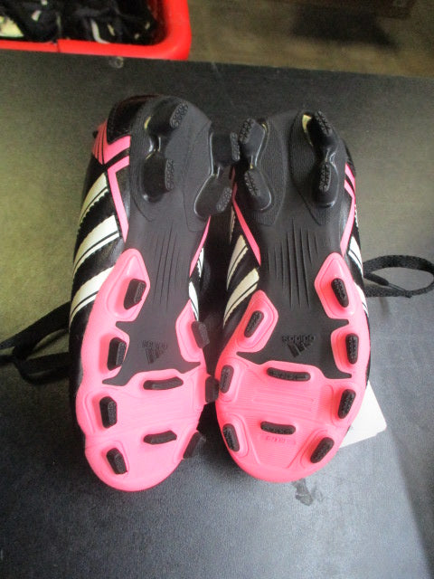 Load image into Gallery viewer, Adidas Puntero VIII Soccer Cleats Youth Size 9.5
