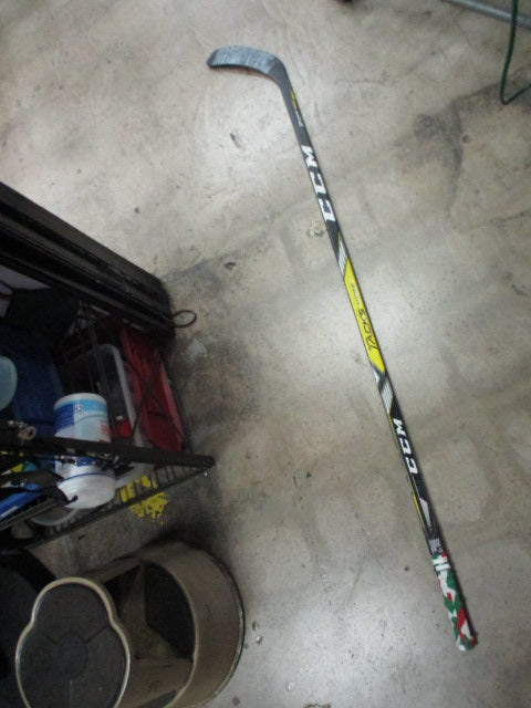 Load image into Gallery viewer, Used CCM tacks 4092 67&quot; Hockey Stick - RH
