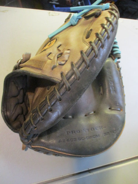 Load image into Gallery viewer, Used Wilson A2000 Pro Stock 32 1/2&quot; Catcher&#39;s Glove
