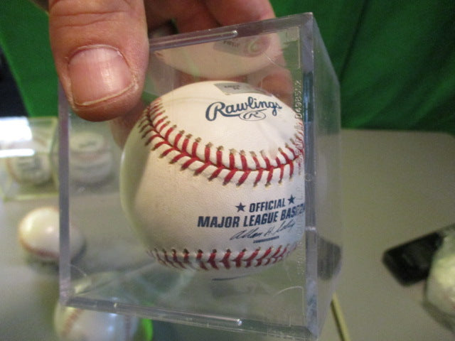 Load image into Gallery viewer, Rawlings Official MLB Baseball Unknown Signature in Case
