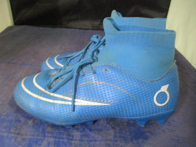 Load image into Gallery viewer, Used Blue Soccer Cleats Size 32 / 1
