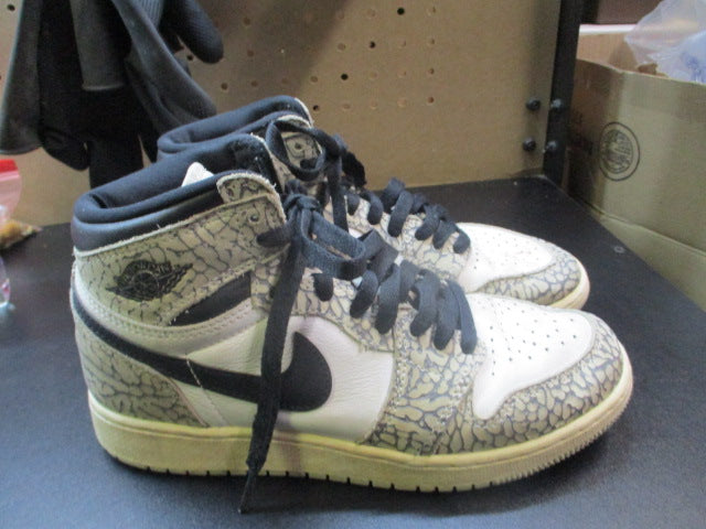 Load image into Gallery viewer, Used Nike Air Jordan 1 Retro Shoes Size 5.5
