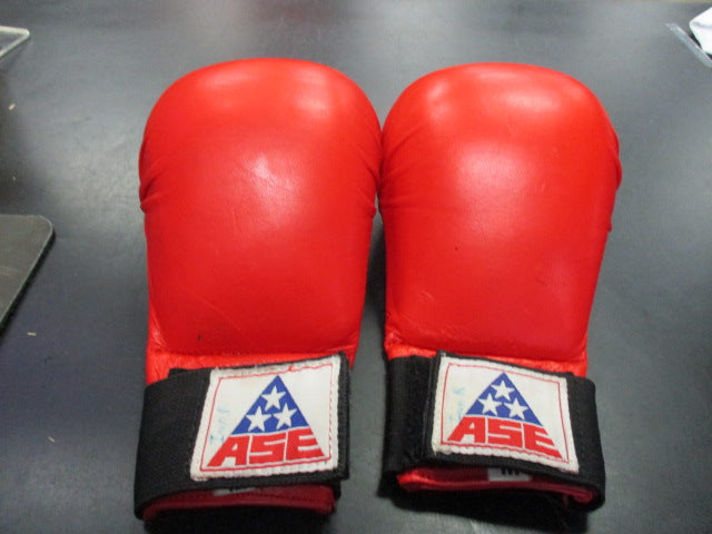 Load image into Gallery viewer, Used ASE Size MED Martial Arts Sparring Gloves
