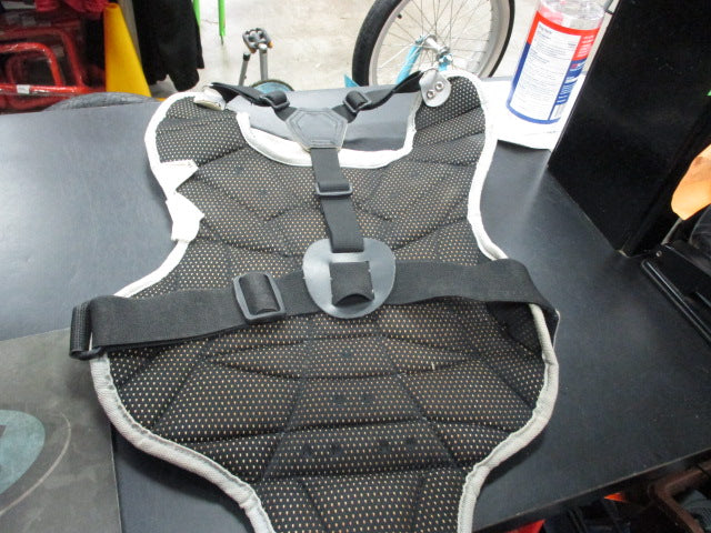 Load image into Gallery viewer, Used Easton JR Youth 12&#39;&#39; Chest Protector
