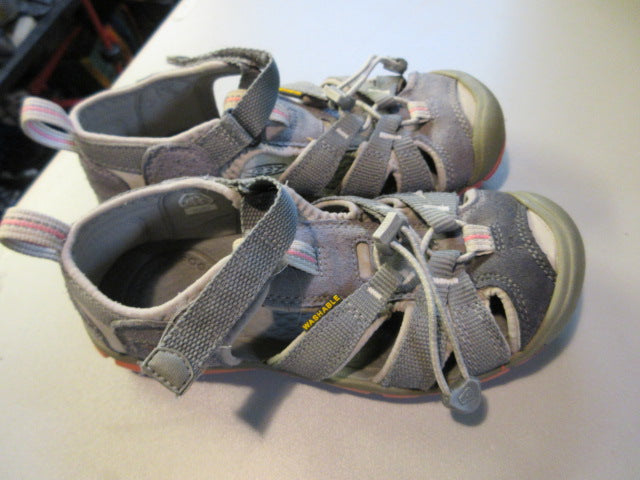 Load image into Gallery viewer, Used Keen Washable Hiking Sandals Size 2
