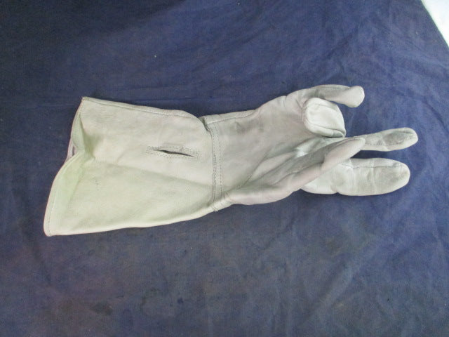 Load image into Gallery viewer, Used Leather Fencing Glove Size 7 - Right Hand
