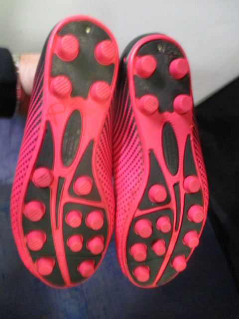 Load image into Gallery viewer, Used Vizarri Pink Size 5.5 Soccer Shoes
