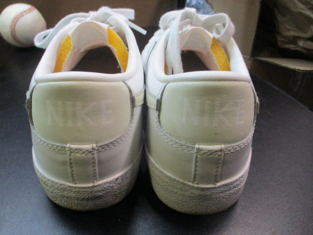 Load image into Gallery viewer, Used Nike Sneakers Men&#39;s Size 10.5
