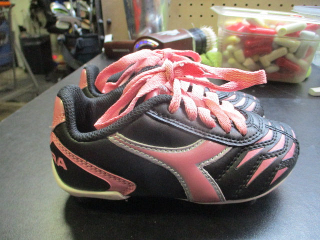 Load image into Gallery viewer, Diadora Pink &amp; Black Socer Cleats Youth Size 9.5
