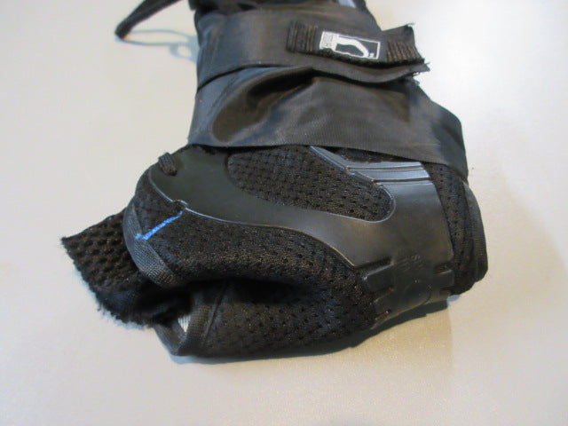 Load image into Gallery viewer, Used Form Fit Ossur Ankle Figure 8 Brace
