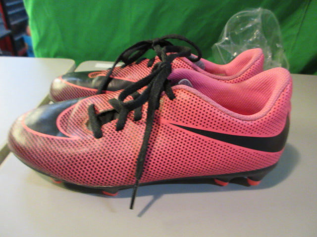 Load image into Gallery viewer, Used Nike Soccer Cleats Size 2
