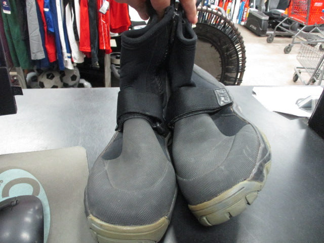 Load image into Gallery viewer, Used NRS Size 13 Neoprene Dive Boots
