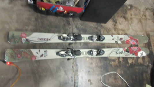 Used Rossignol S86 Womens 162cm Downhill skis with bindings