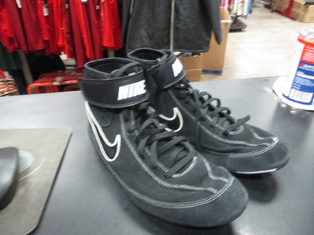 Load image into Gallery viewer, Used Nike Wrestling Shoes Size 8
