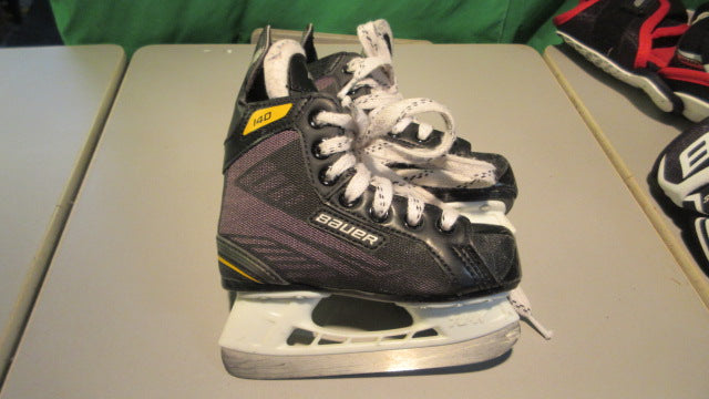 Load image into Gallery viewer, Used Bauer 140 Hockey Skates Size Youth 9
