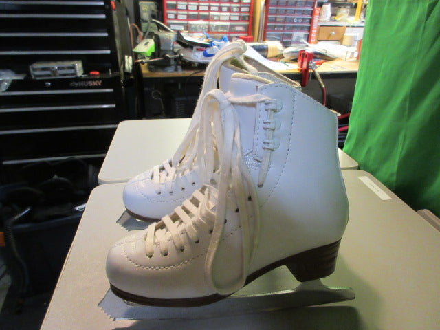 Load image into Gallery viewer, Used Jackson Ultima Artiste Youth Size 2.5 w/ Mark IV Blade Ice Skates
