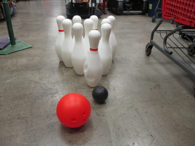 Load image into Gallery viewer, Used Stats Fun XXL 10 Pin Bowling W/ Balls and Carrying Case
