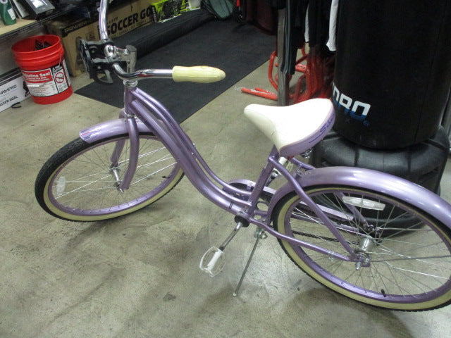 Load image into Gallery viewer, Used Schwinn Legacy 24&#39;&#39; Woman Beach Cruiser Bike
