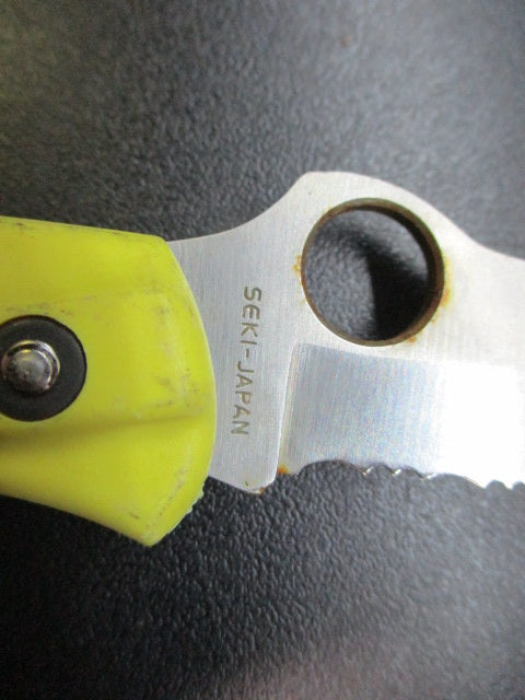 Load image into Gallery viewer, Used Vintage Clipit Rescue SpyderCo Folding Knife
