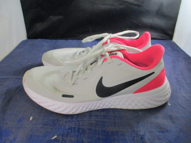 Load image into Gallery viewer, Used Nike Revolution 5 Running Shoes Youth Size 4.5
