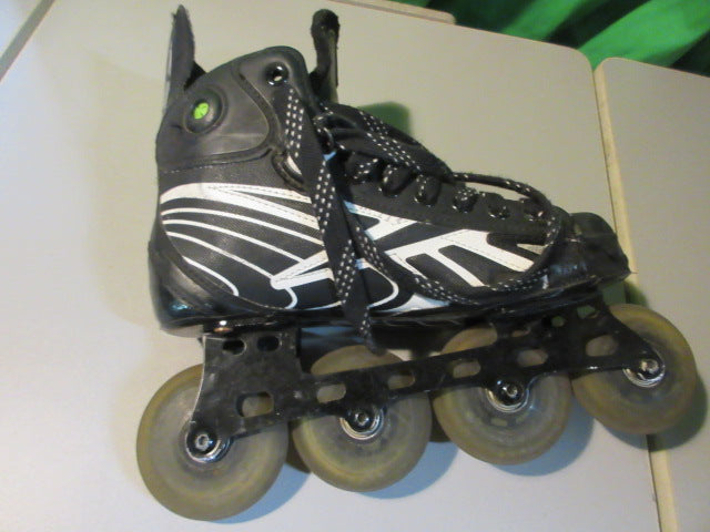 Load image into Gallery viewer, Used Reebok 6k Pump Black Size 4.5 Roller Skates
