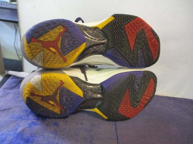 Load image into Gallery viewer, Used Nike Jordan RJ XXXVII Basketball Shoes Youth Size 7 - small wear
