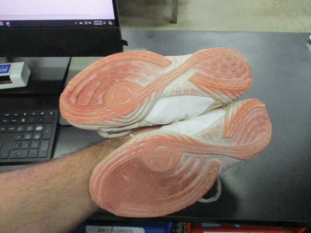 Load image into Gallery viewer, Used Nfinity Cheer Shoes Size 8.5 - Bottoms Are Red
