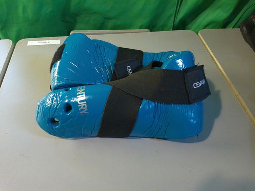 Load image into Gallery viewer, Used Century Foam Sparring Shoes Size 5-6
