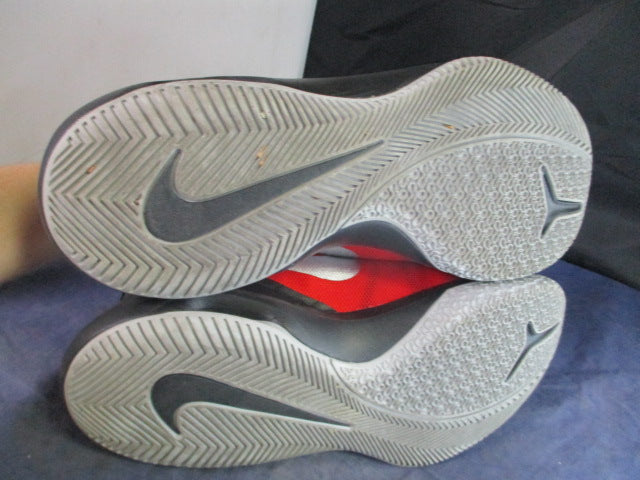 Load image into Gallery viewer, Used Nike Air Versitile Basketball Shoes Size 8
