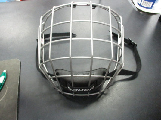 Used Bauer Size Medium Face Mask