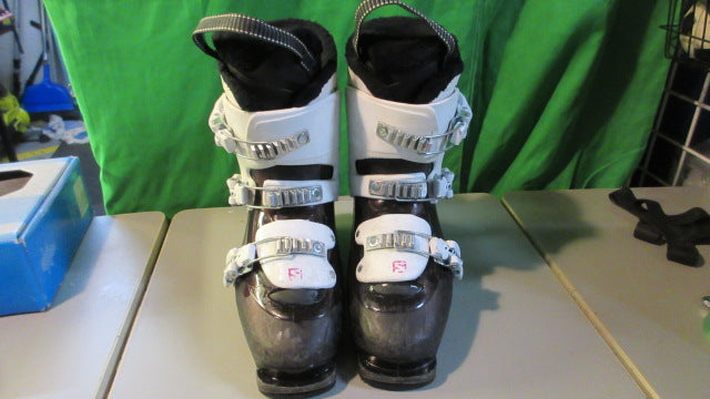 Load image into Gallery viewer, Used Women&#39;s Salomon T3 Ski Boots Size 24.5
