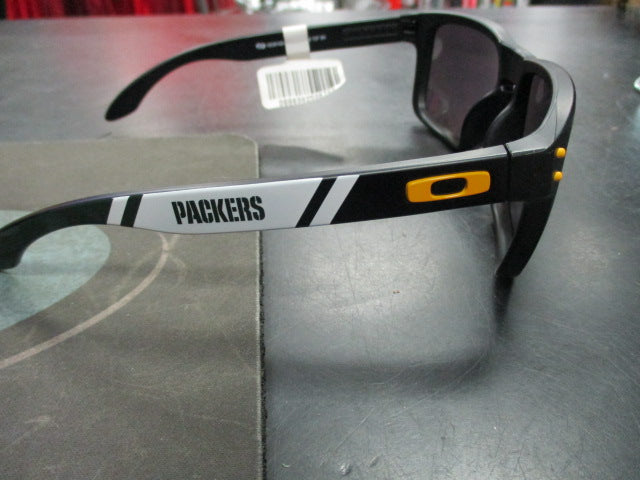 Load image into Gallery viewer, Used Oakley NFL Packers Sunglasses
