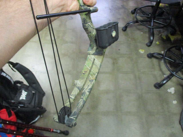 Load image into Gallery viewer, Used Bear Brave III Junior Compound Bow
