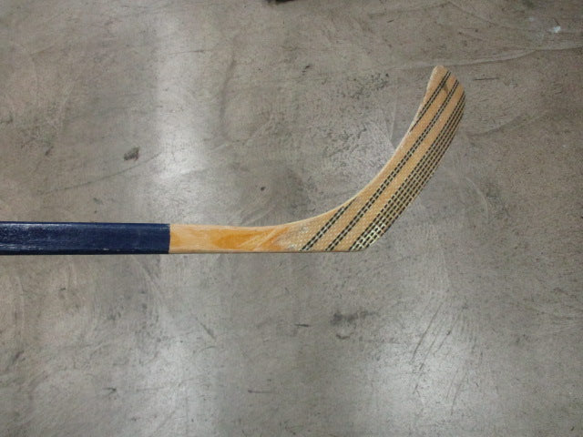 Load image into Gallery viewer, Used CCM Heat  Junior Flex 55&quot; Hockey Stick- RH
