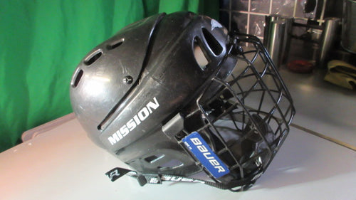 Used Mission Bauer Hockey Helmet Size Medium (M15M)