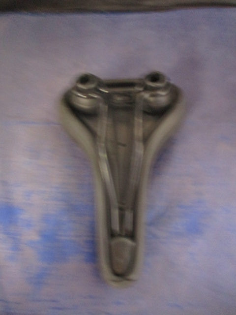 Used Selle Royal Avenue RoyalGel Bicycle Seat - small tear