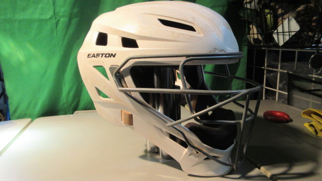 Load image into Gallery viewer, Used Easton JEN SCHRO The Fundamental 2.0 FP Softball Catcher&#39;s Helmet - Large
