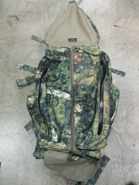 Load image into Gallery viewer, Used Ederlestock M5 RMEF Team Elk Pack Hunting Gear Bag w/Rain Cover &amp; Sling Bag
