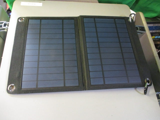 Load image into Gallery viewer, Used Atom Sorin Solar Charger Model 79024
