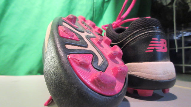 Load image into Gallery viewer, Used New Balance Youth 13.5Y Cleats
