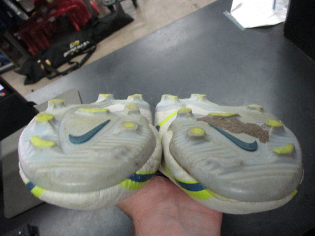 Load image into Gallery viewer, Used Nike Phantom GT Soccer Cleats Size 5 - Cleats Are Worn Down
