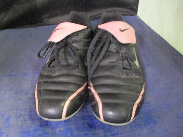 Load image into Gallery viewer, Used Adidas Soccer Cleats Size 5.5
