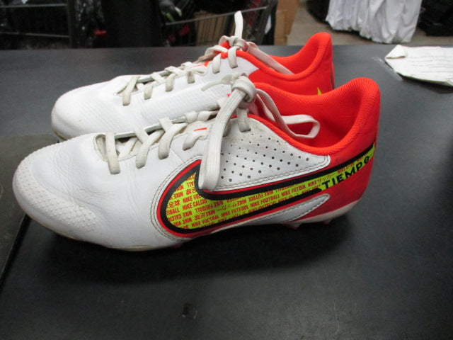 Load image into Gallery viewer, Used Nike Tiempo Legend 9 Size 2.5Y Soccer Cleats
