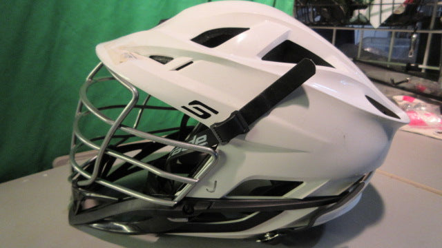 Load image into Gallery viewer, Used Cascade Adjustable Lacrosse Helmet  w/ Jaw Strap
