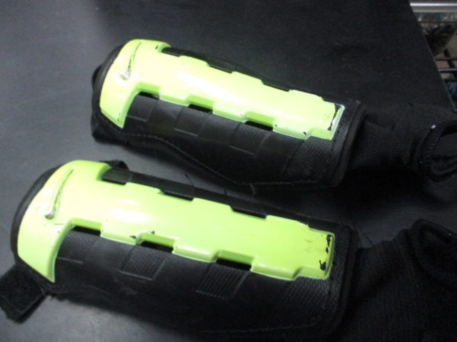 Load image into Gallery viewer, Used Nike Shin Guards Youth Size XS
