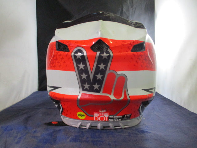 Load image into Gallery viewer, Used Troy Lee Designs SE4 Polyacrylite Freedom Motorcross Helmet Youth M - chips
