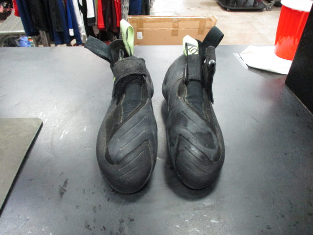 Load image into Gallery viewer, Used Adidas Hiangle Pro 5.10 Rock Climbing Shoes Size 6.5
