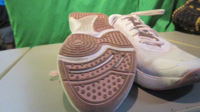 Load image into Gallery viewer, Used Nike City Rep TR Womens 8.5 Shoes
